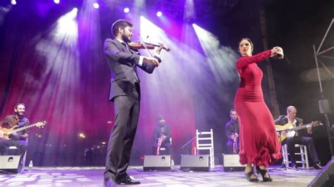 El Vito: En Flamenco-Elegi som Förtrollar Med Svävande Melodier Och Kraftfull Gjord Rhythmik