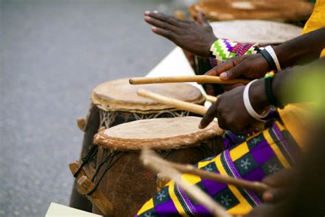 Dances of the Forgotten Ones - Ett kraftfullt möte mellan traditionell Malawisk musik och experimentell elektronika